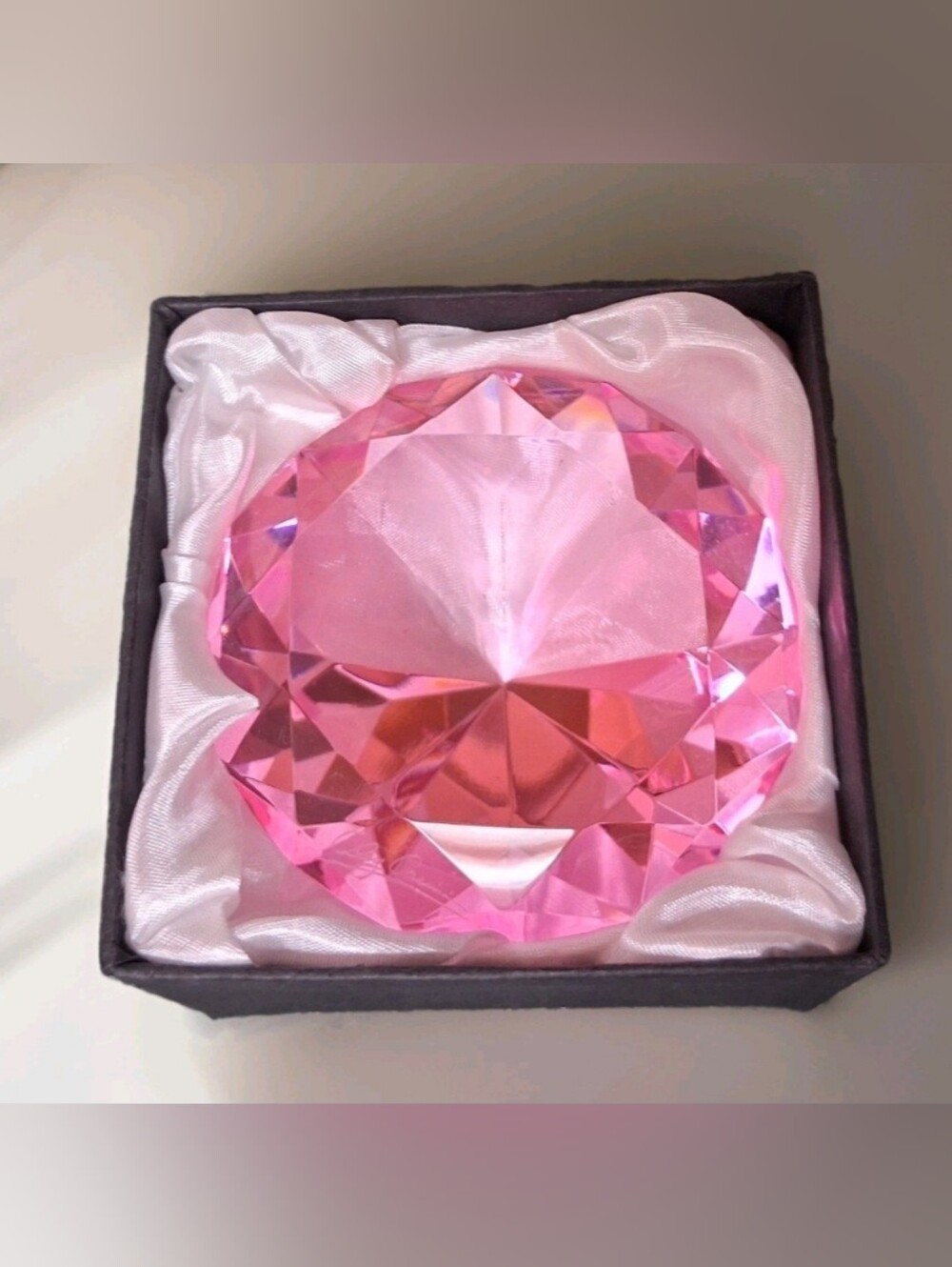 OLEG CASSINI CRYSTAL DIAMOND PINK ELIZABETH CUT ROUND PAPERWEIGHT SIGNED 3"